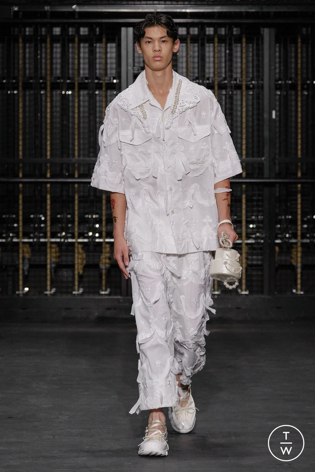 Fashion Week London Spring/Summer 2024 look 23 from the Simone Rocha collection 女装