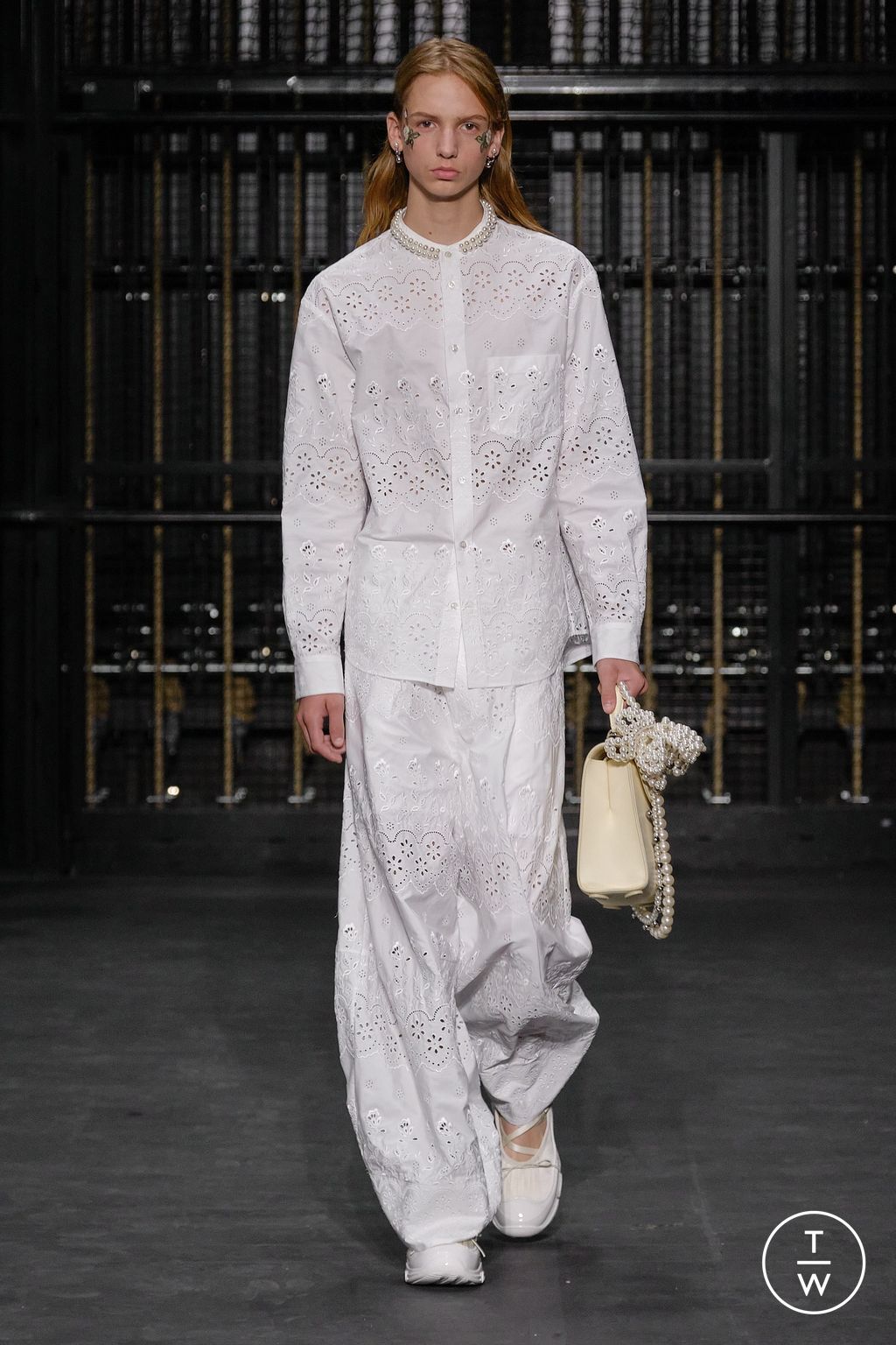 Fashion Week London Spring/Summer 2024 look 25 from the Simone Rocha collection womenswear