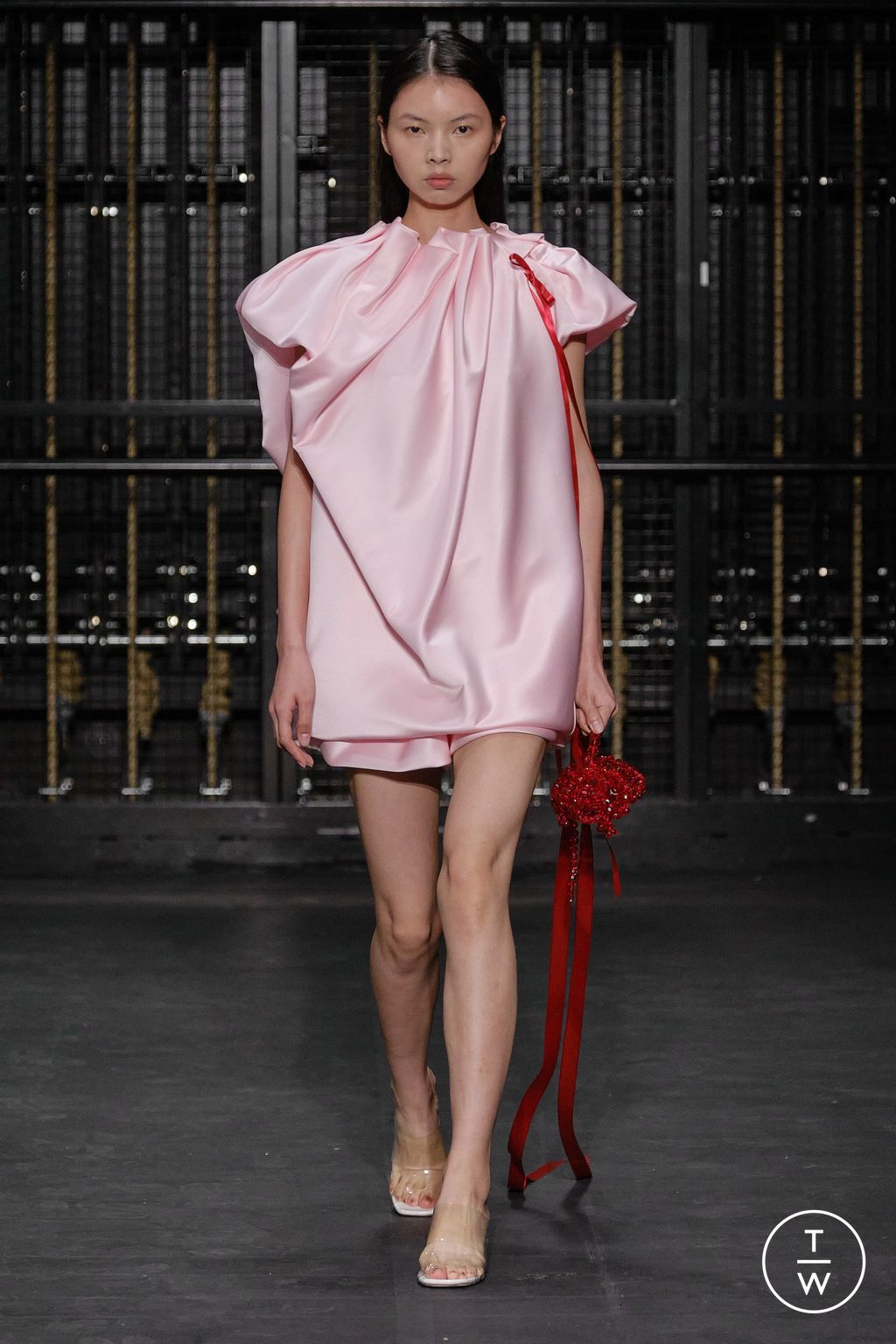 Fashion Week London Spring/Summer 2024 look 29 from the Simone Rocha collection womenswear