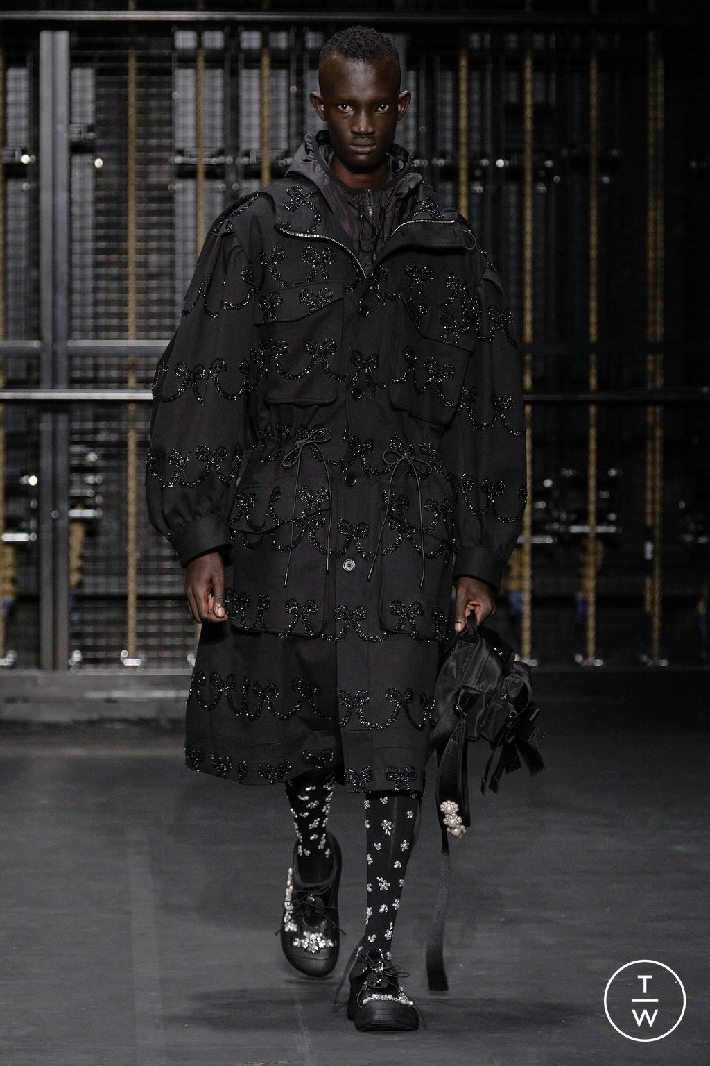 Fashion Week London Spring/Summer 2024 look 35 from the Simone Rocha collection womenswear