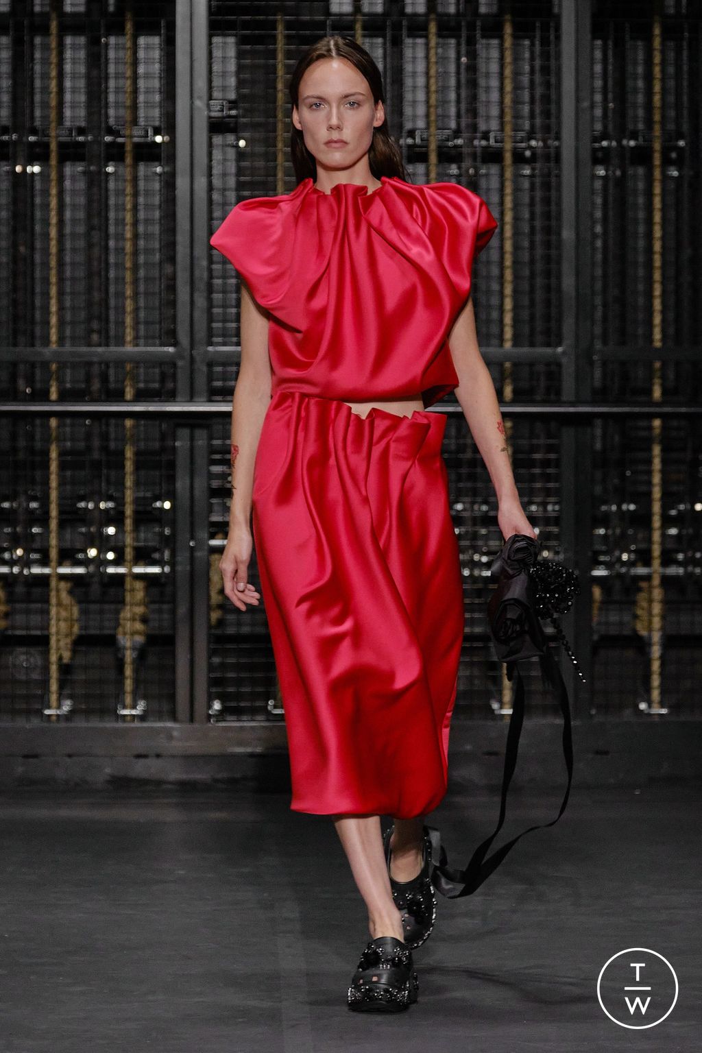 Fashion Week London Spring/Summer 2024 look 39 from the Simone Rocha collection womenswear
