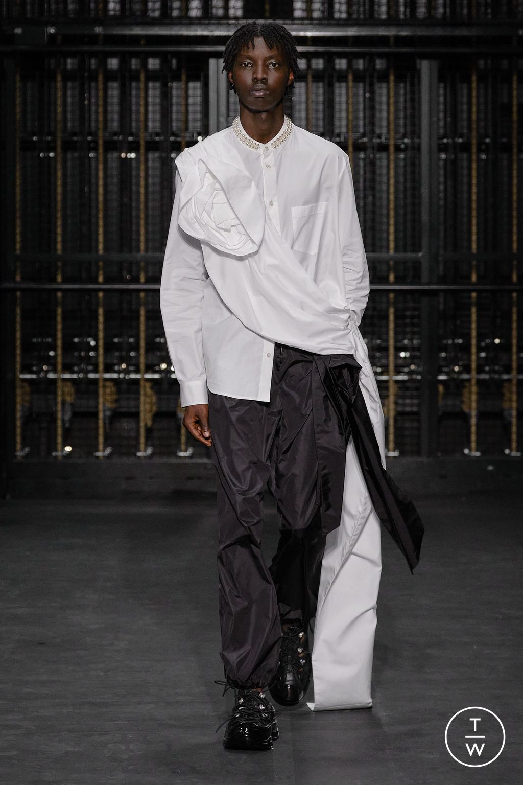 Fashion Week London Spring/Summer 2024 look 45 from the Simone Rocha collection womenswear