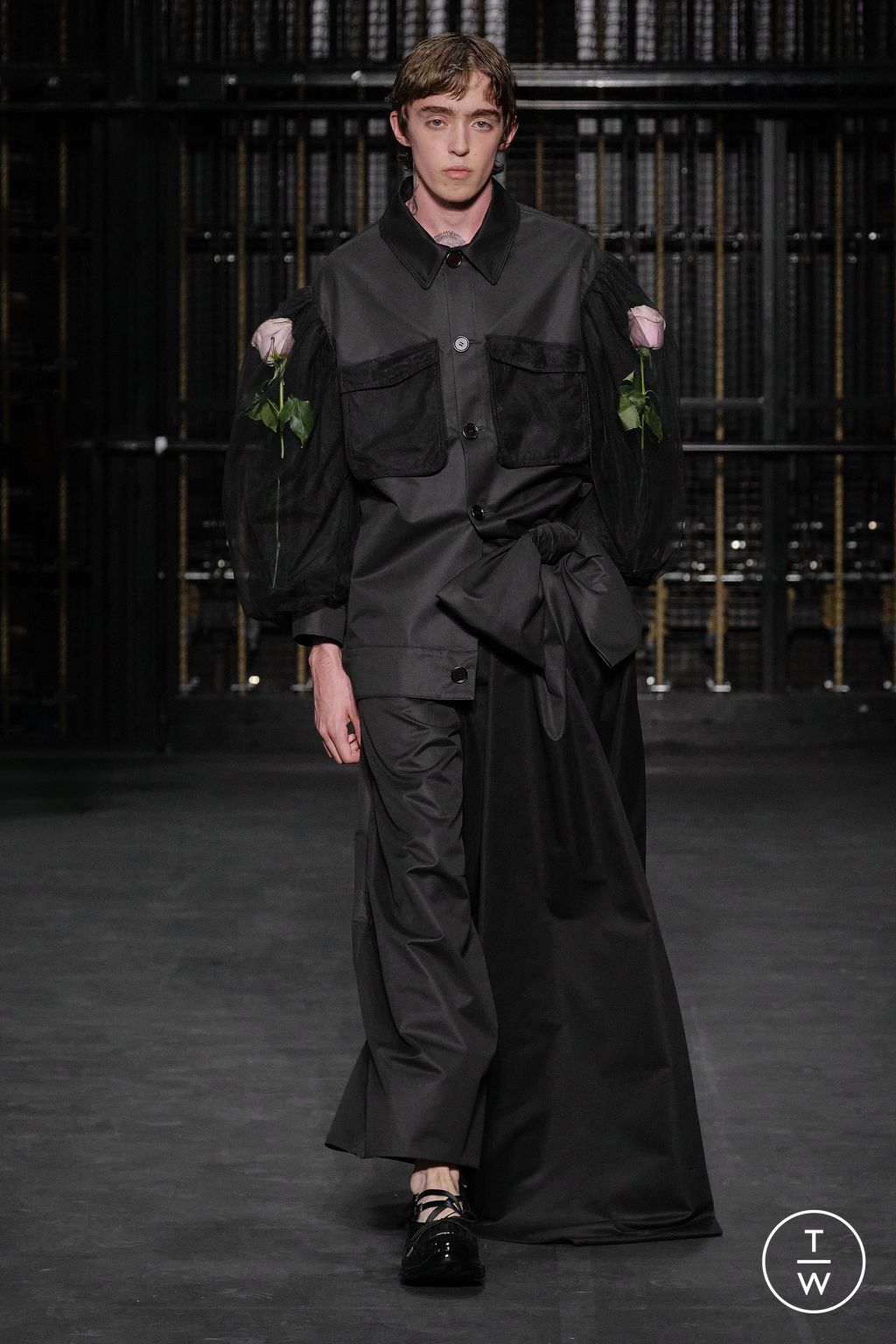 Fashion Week London Spring/Summer 2024 look 47 from the Simone Rocha collection womenswear