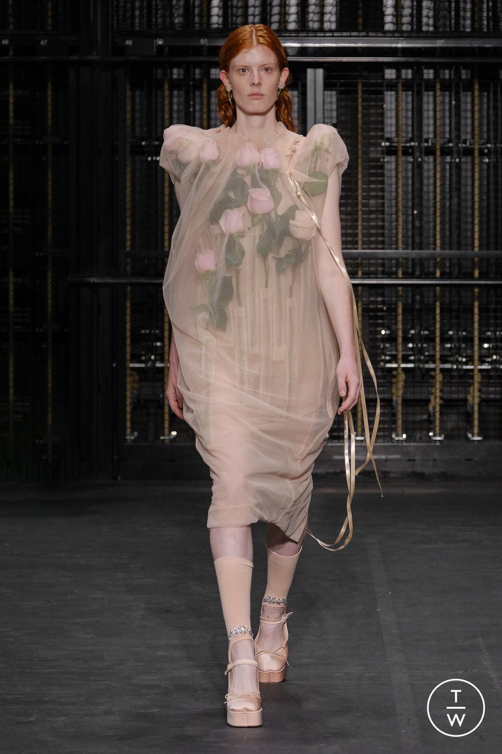 Fashion Week London Spring/Summer 2024 look 50 de la collection Simone Rocha womenswear