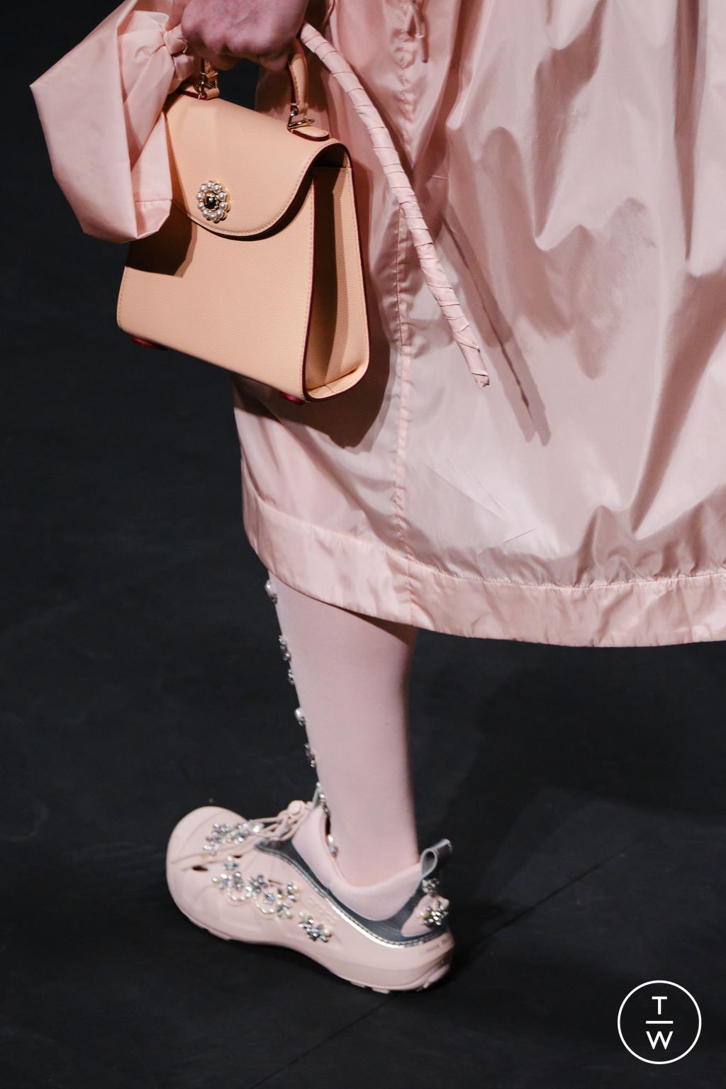 Fashion Week London Spring/Summer 2024 look 3 from the Simone Rocha collection womenswear accessories