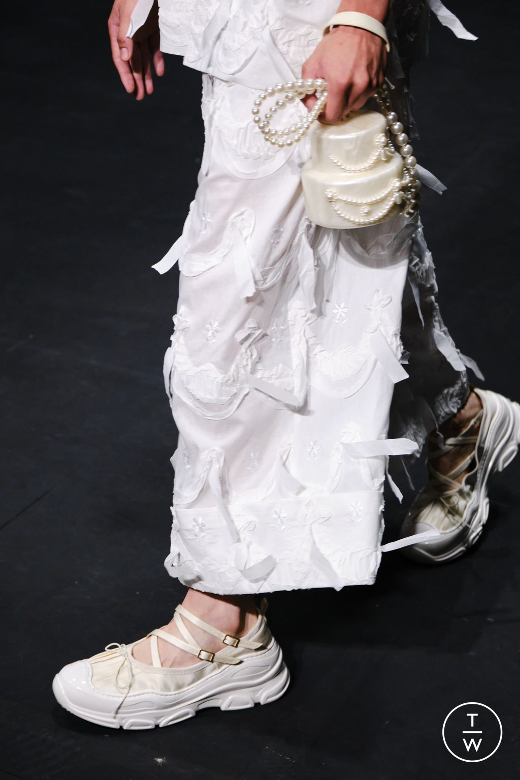 Fashion Week London Spring/Summer 2024 look 10 from the Simone Rocha collection womenswear accessories