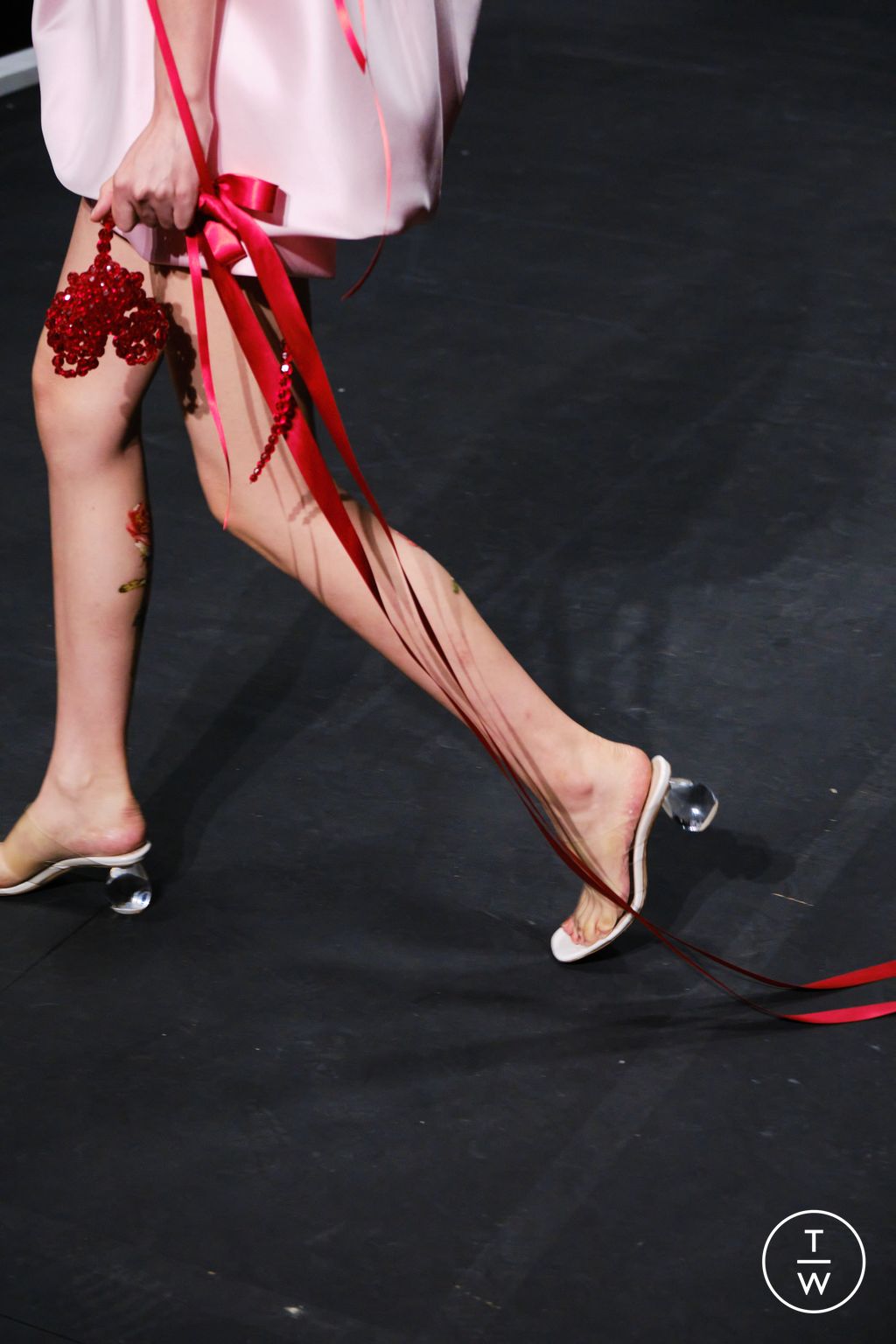 Fashion Week London Spring/Summer 2024 look 12 from the Simone Rocha collection womenswear accessories