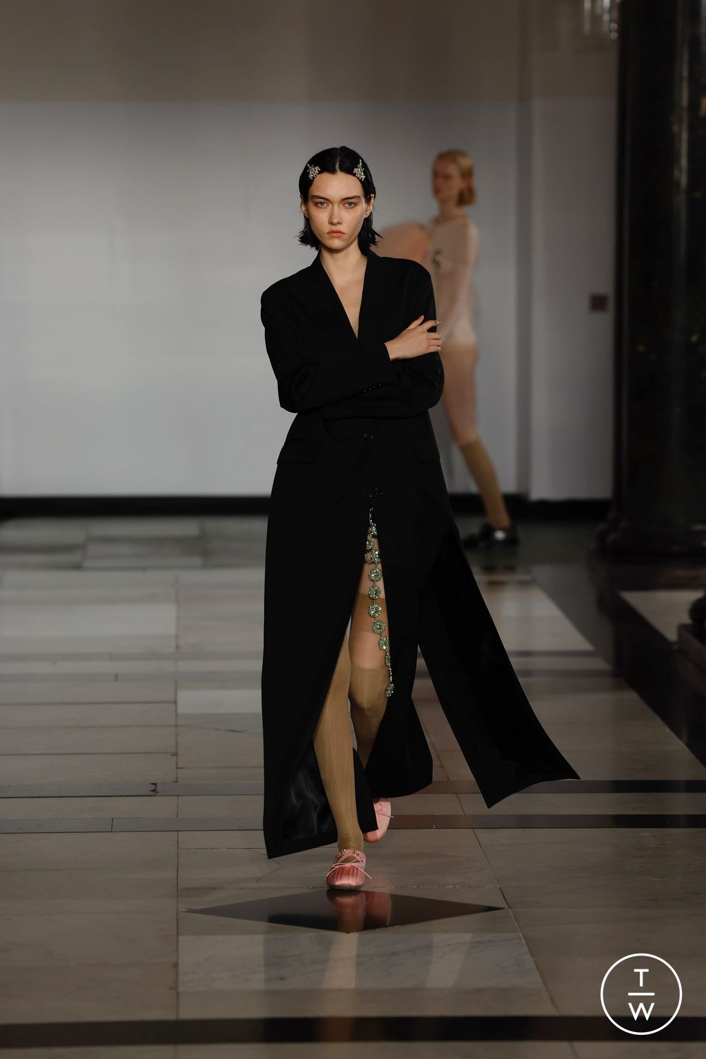Fashion Week London Spring/Summer 2025 look 1 from the Simone Rocha collection womenswear