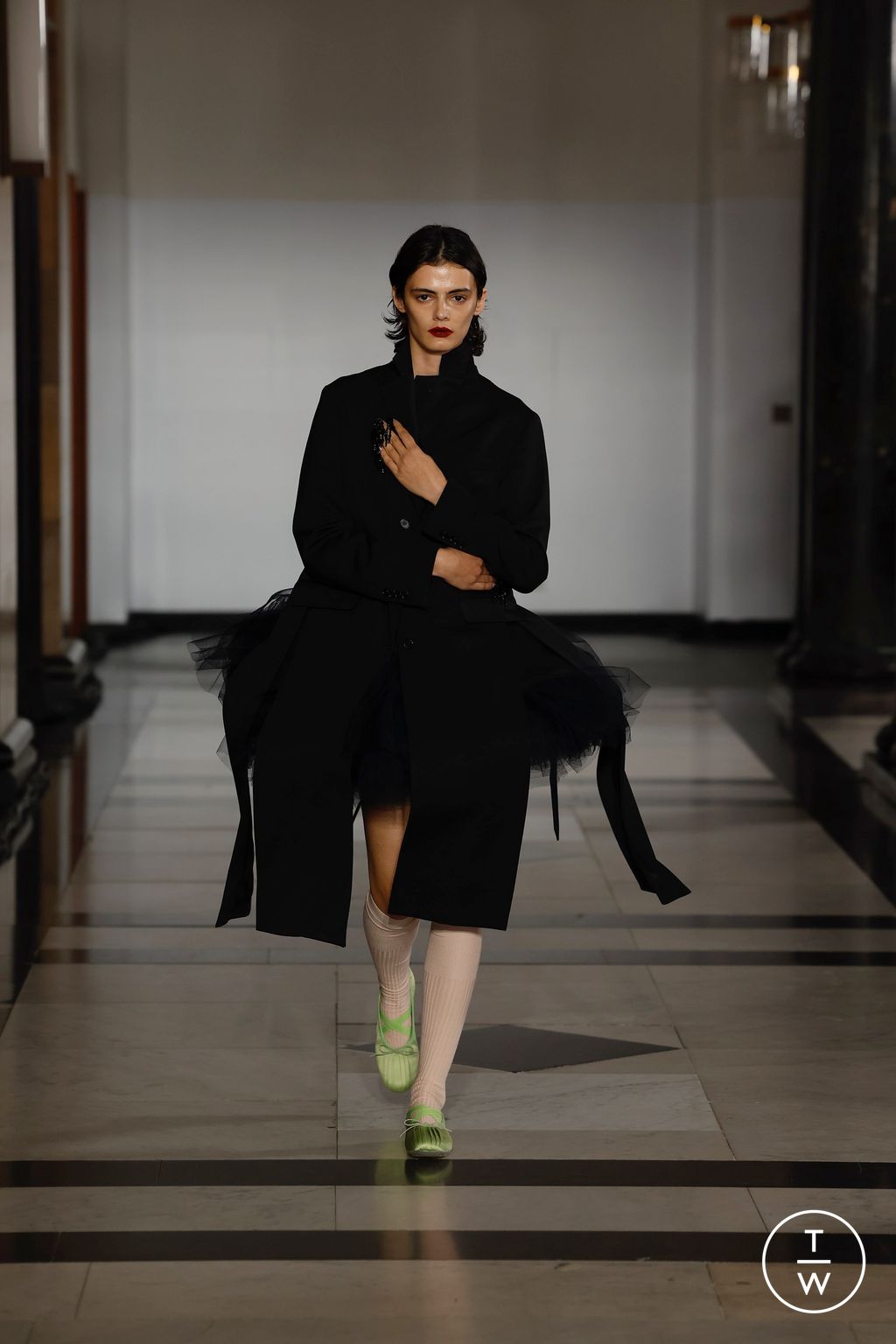 Fashion Week London Spring/Summer 2025 look 4 from the Simone Rocha collection womenswear