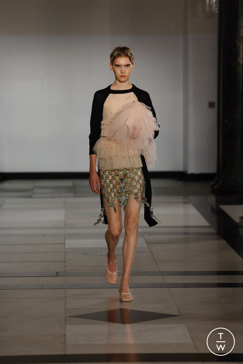 Fashion Week London Spring/Summer 2025 look 6 from the Simone Rocha collection womenswear