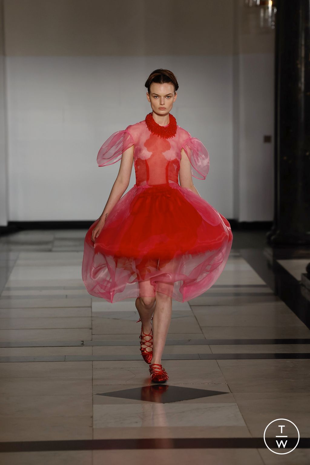 Fashion Week London Spring/Summer 2025 look 9 from the Simone Rocha collection womenswear