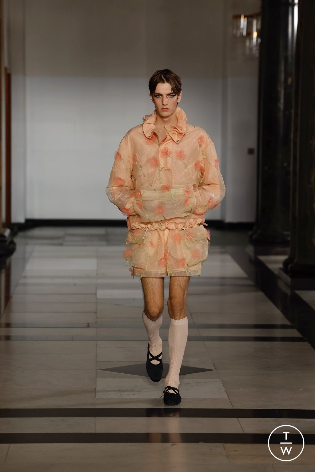 Fashion Week London Spring-Summer 2025 look 17 from the Simone Rocha collection womenswear