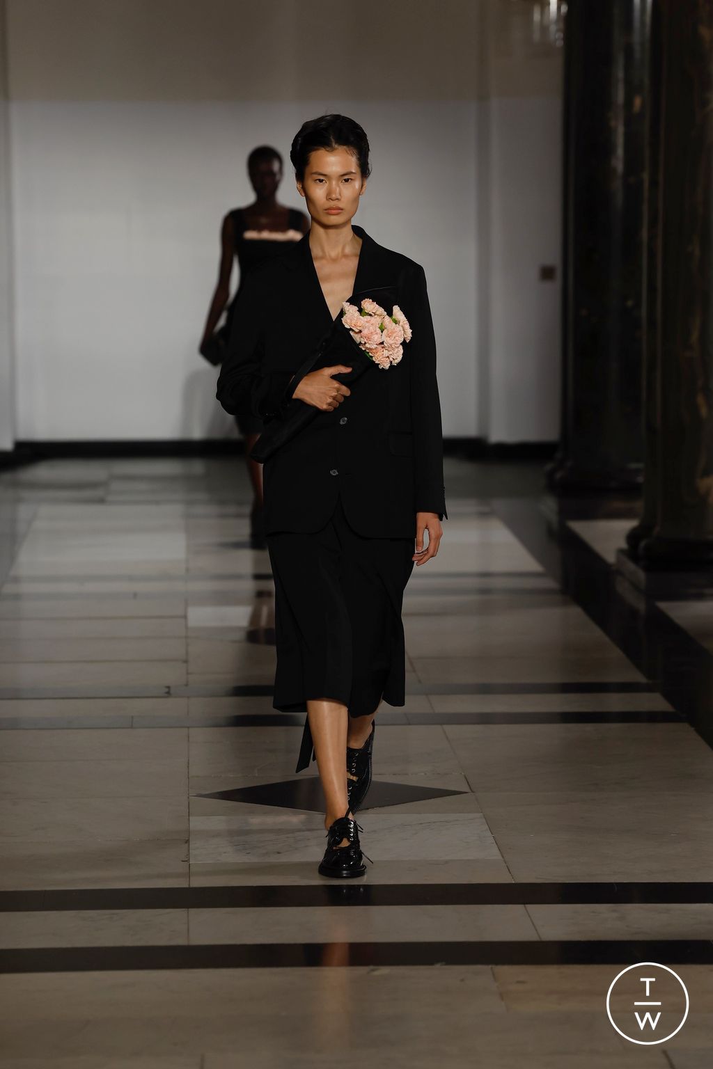 Fashion Week London Spring/Summer 2025 look 22 from the Simone Rocha collection womenswear