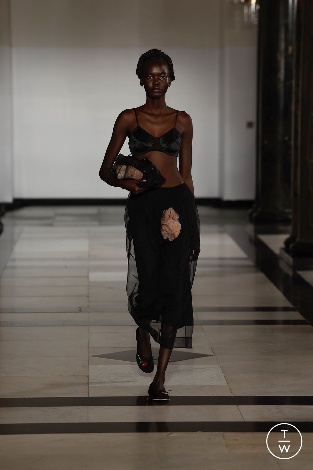 Fashion Week London Spring-Summer 2025 look 26 from the Simone Rocha collection womenswear