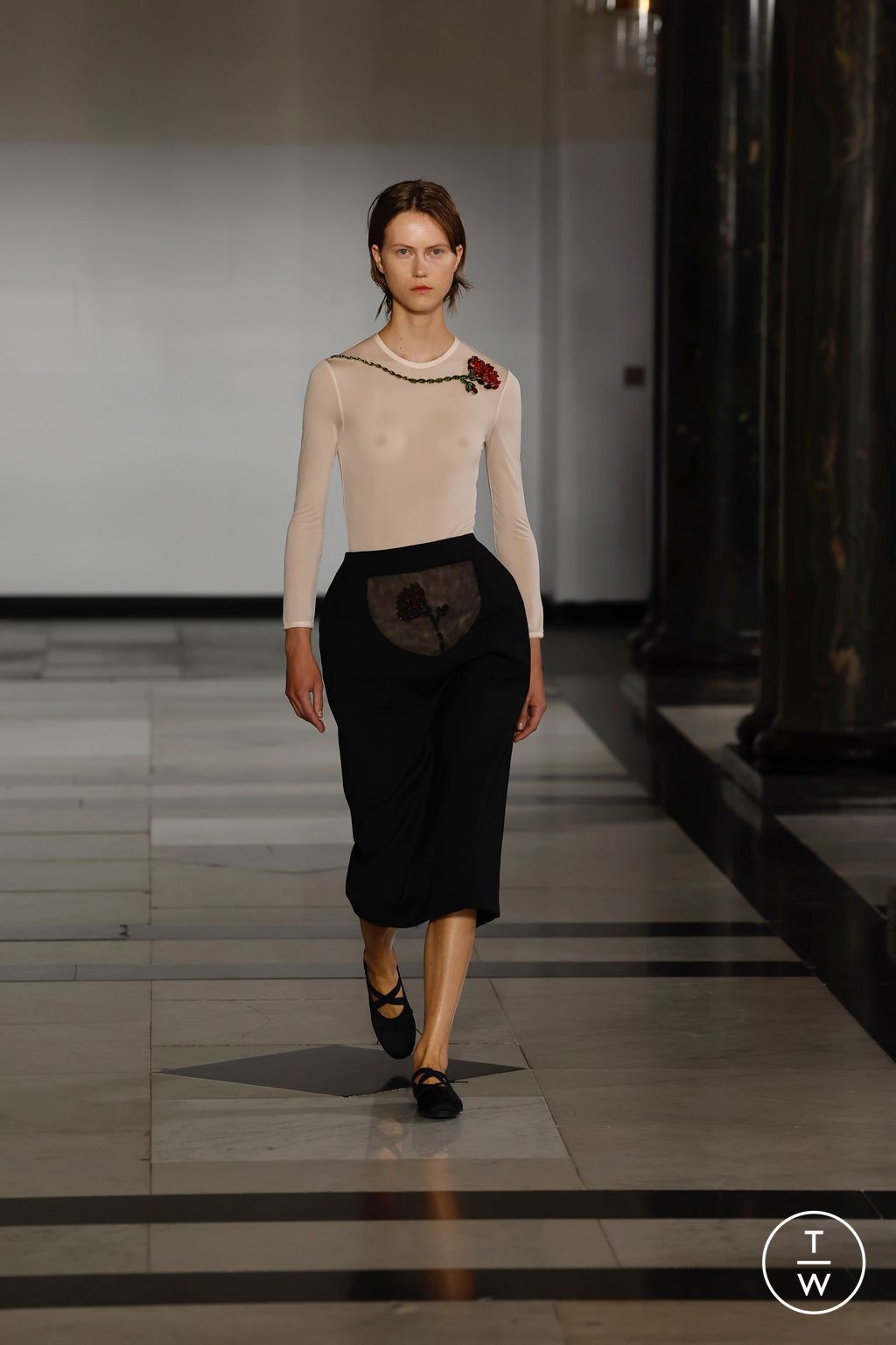 Fashion Week London Spring-Summer 2025 look 28 from the Simone Rocha collection womenswear