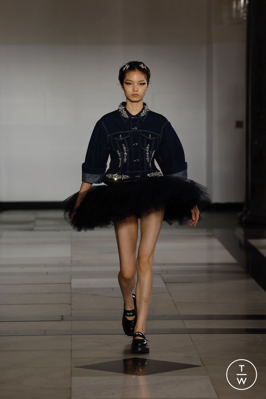 Fashion Week London Spring/Summer 2025 look 32 from the Simone Rocha collection womenswear