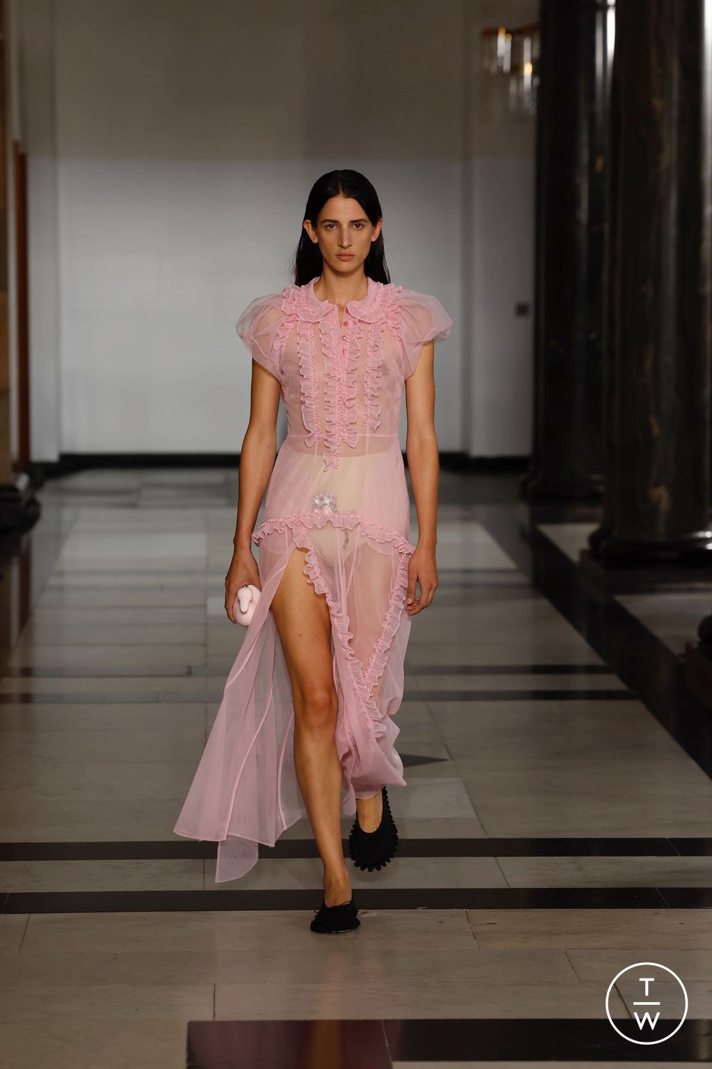 Fashion Week London Spring-Summer 2025 look 36 from the Simone Rocha collection womenswear