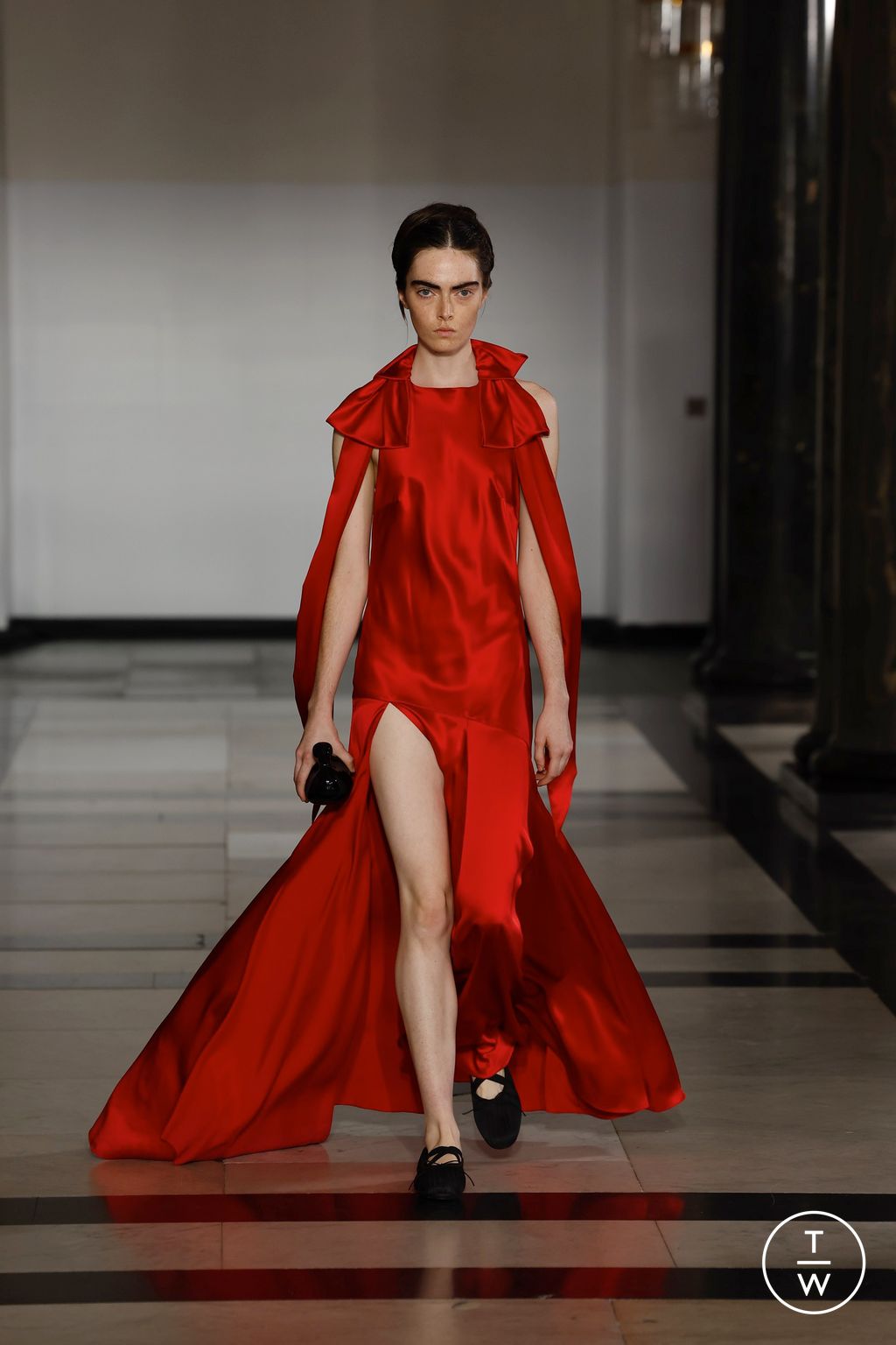 Fashion Week London Spring/Summer 2025 look 37 from the Simone Rocha collection womenswear