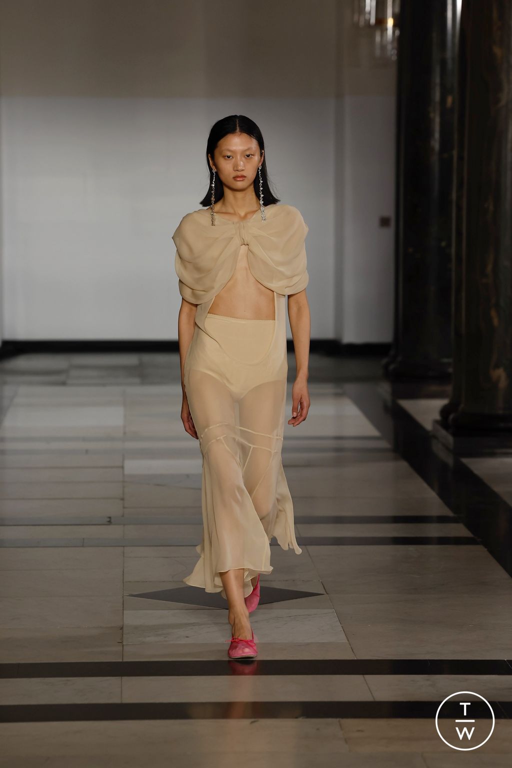 Fashion Week London Spring/Summer 2025 look 38 from the Simone Rocha collection womenswear