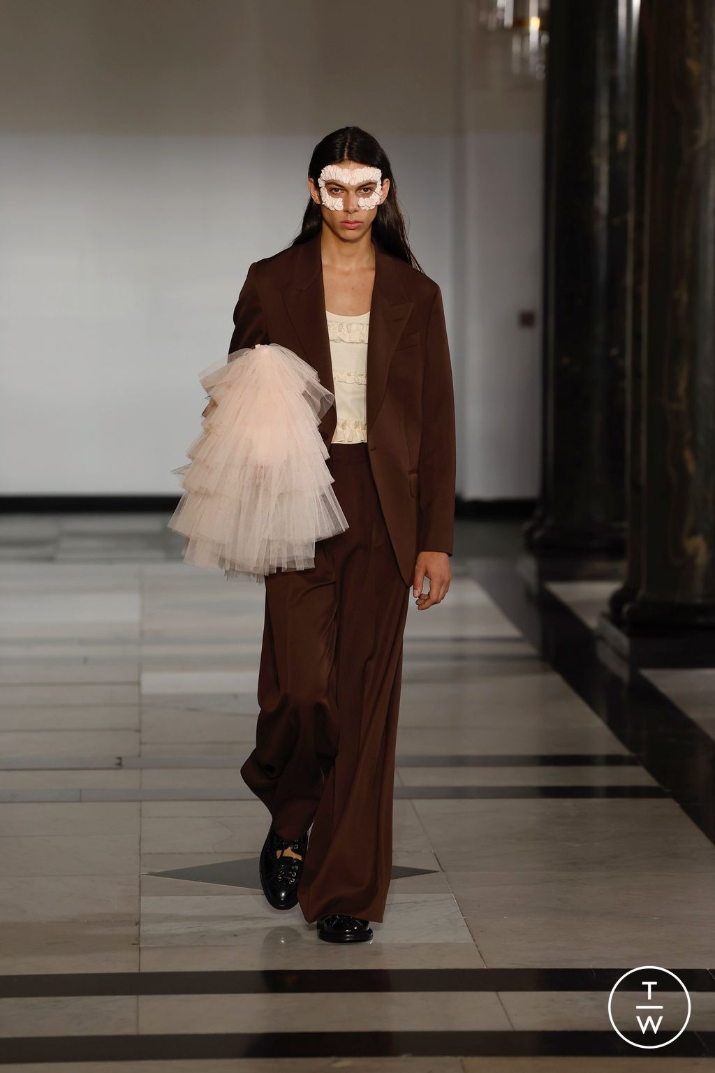 Fashion Week London Spring/Summer 2025 look 41 from the Simone Rocha collection womenswear
