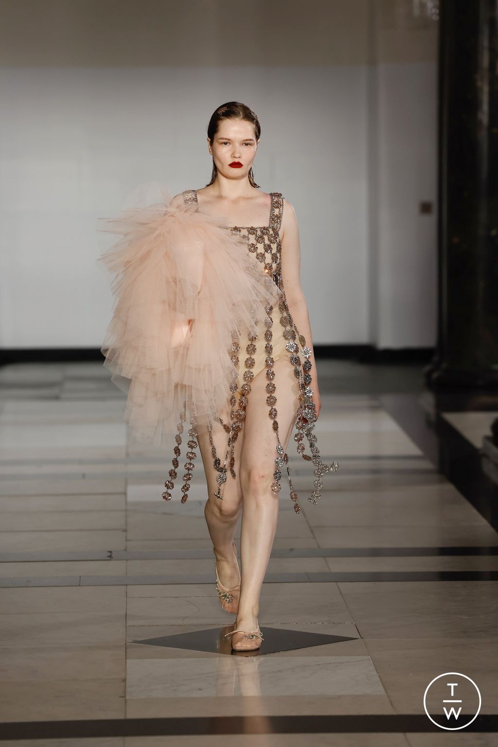 Fashion Week London Spring-Summer 2025 look 44 from the Simone Rocha collection womenswear