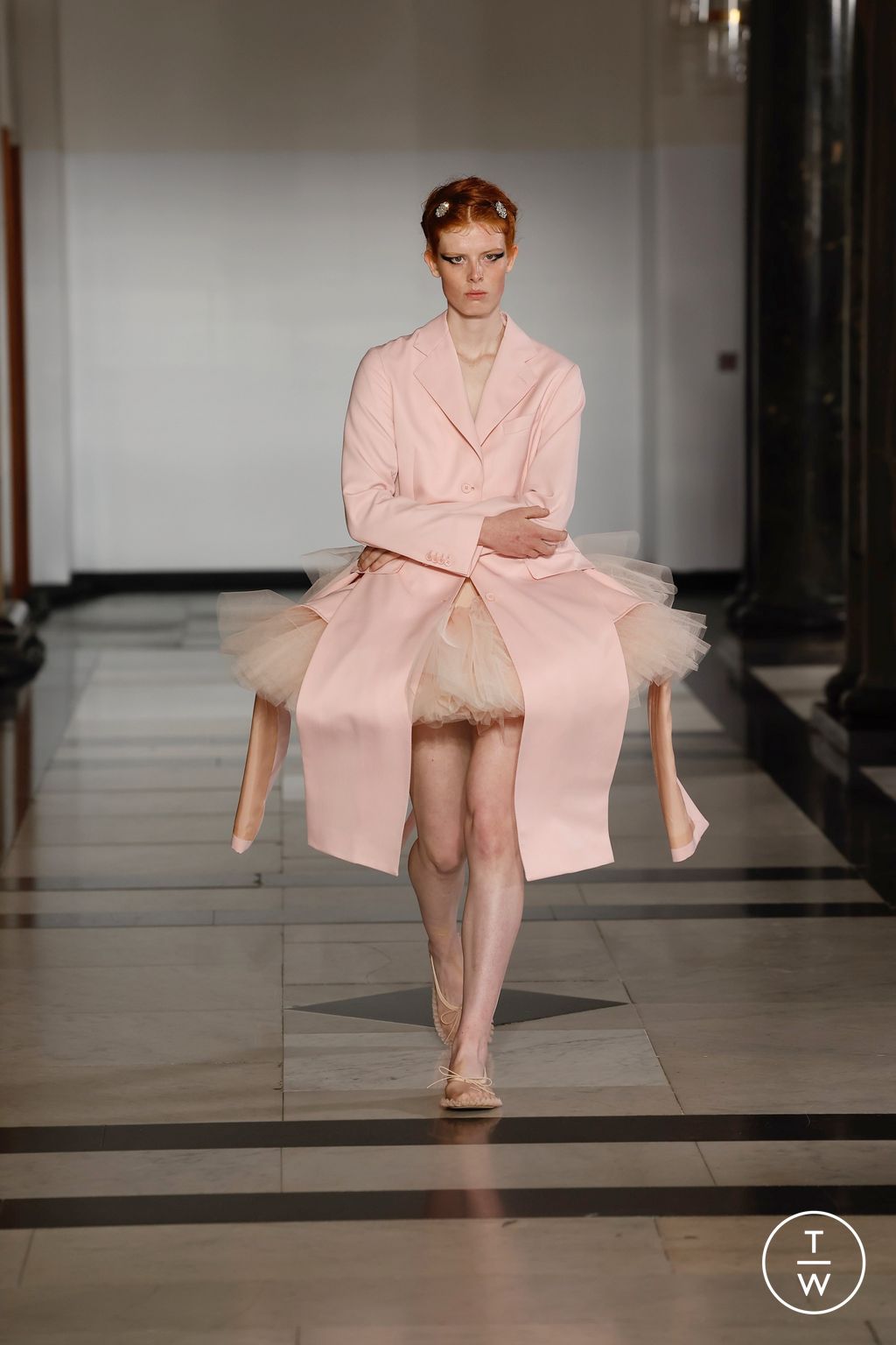 Fashion Week London Spring/Summer 2025 look 45 from the Simone Rocha collection womenswear