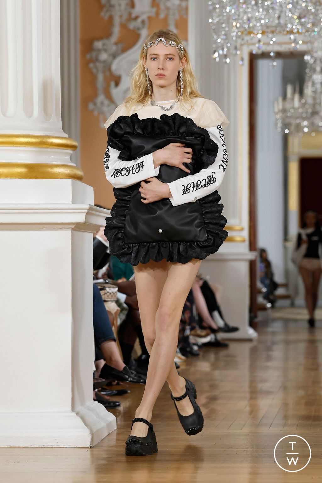 Fashion Week London Spring/Summer 2026 look 23 from the Simone Rocha collection womenswear