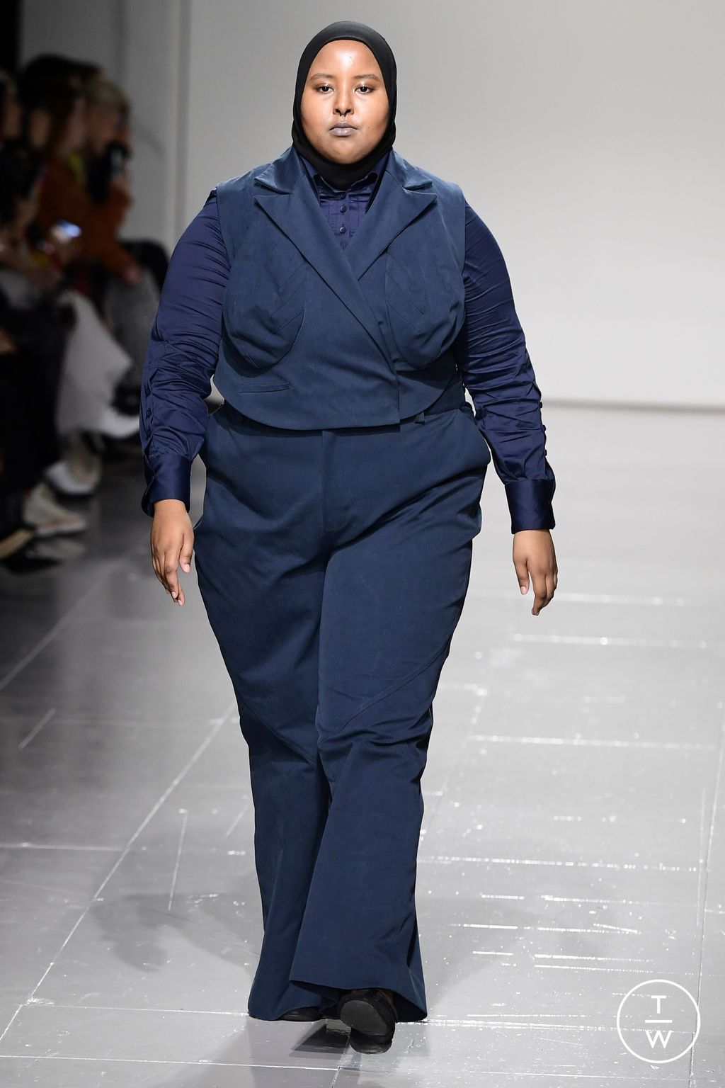 Fashion Week London Fall/Winter 2023 look 2 from the Sinéad O'Dwyer collection womenswear