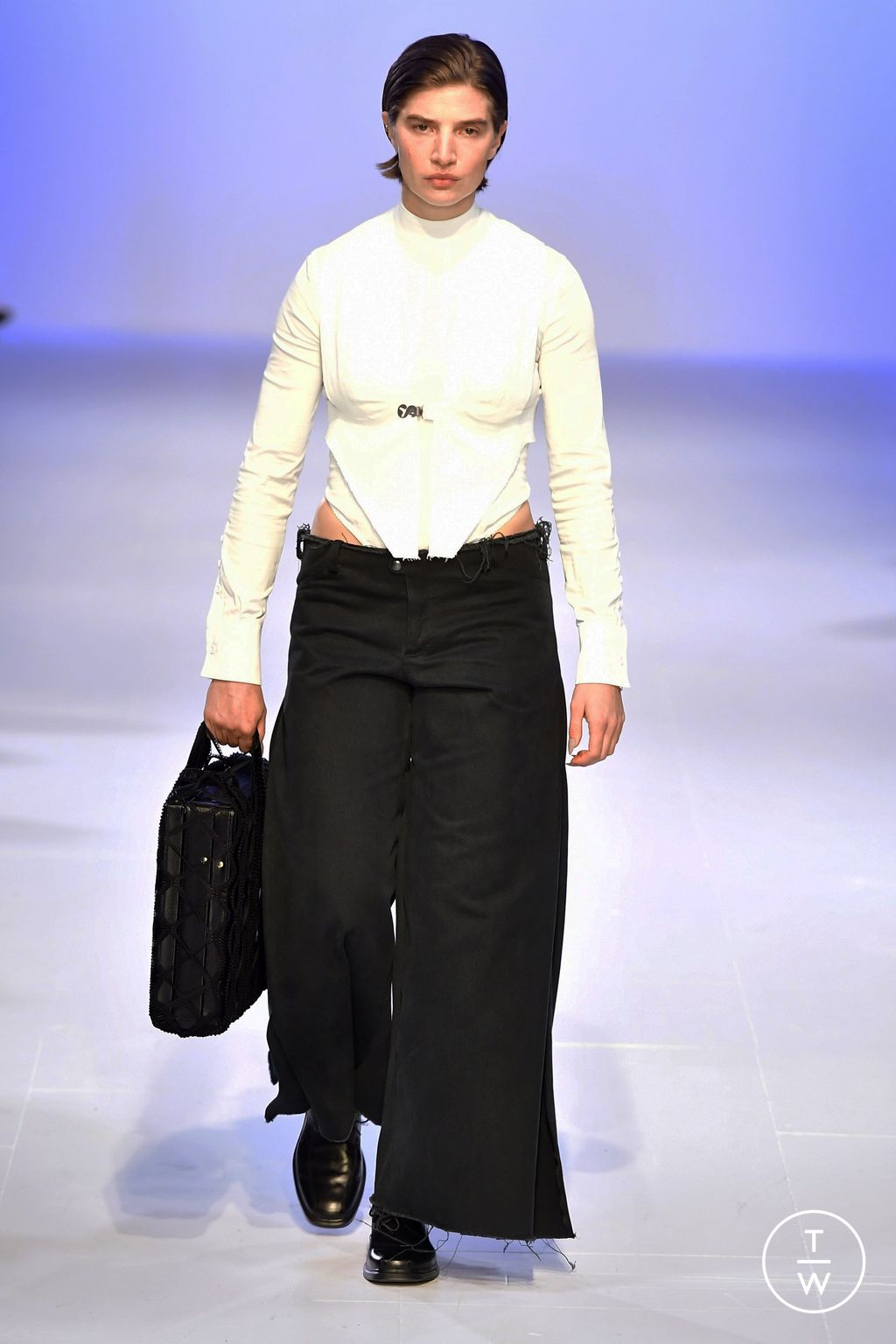 Fashion Week London Fall/Winter 2024 look 2 de la collection Sinéad O'Dwyer womenswear