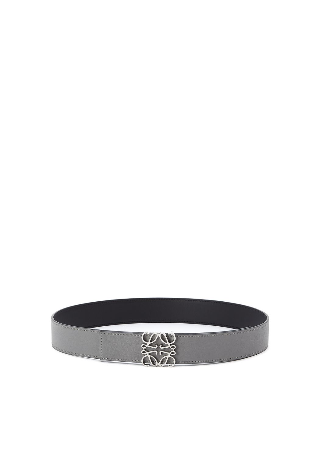 Fashion Week Paris Spring/Summer 2023 look 79 from the Loewe collection 男装配饰