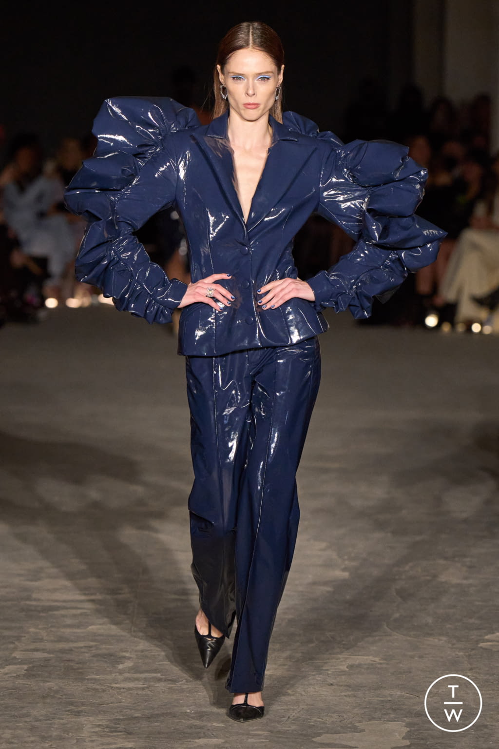 Fashion Week New York Fall/Winter 2022 look 2 de la collection Christian Siriano womenswear