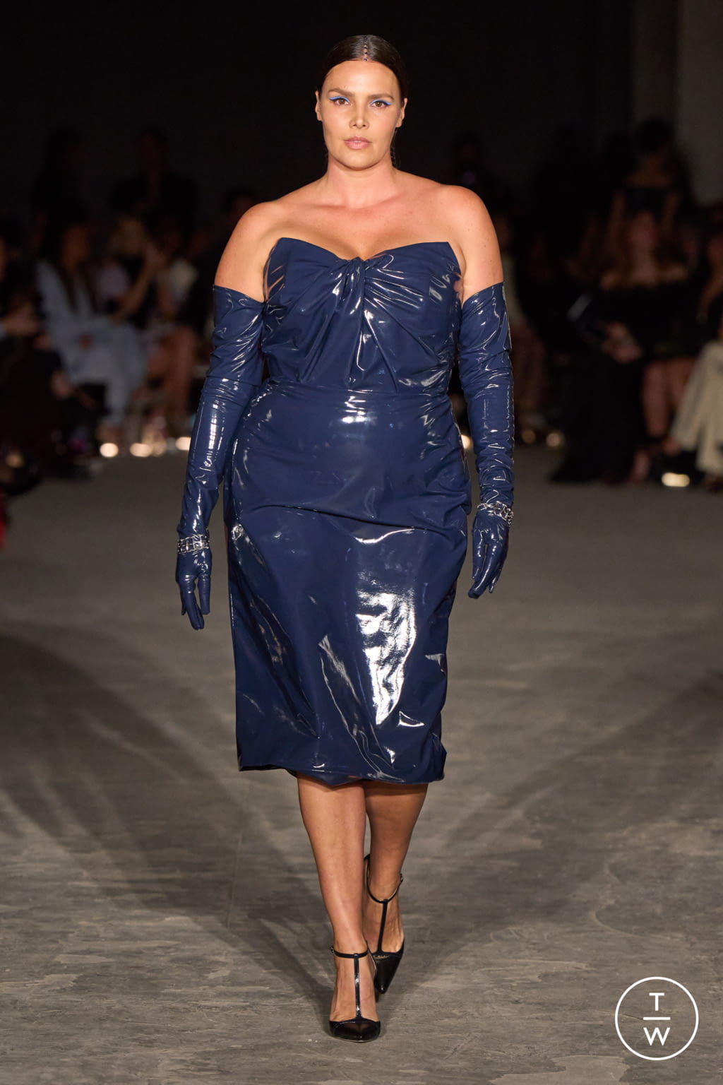 Fashion Week New York Fall/Winter 2022 look 4 from the Christian Siriano collection womenswear