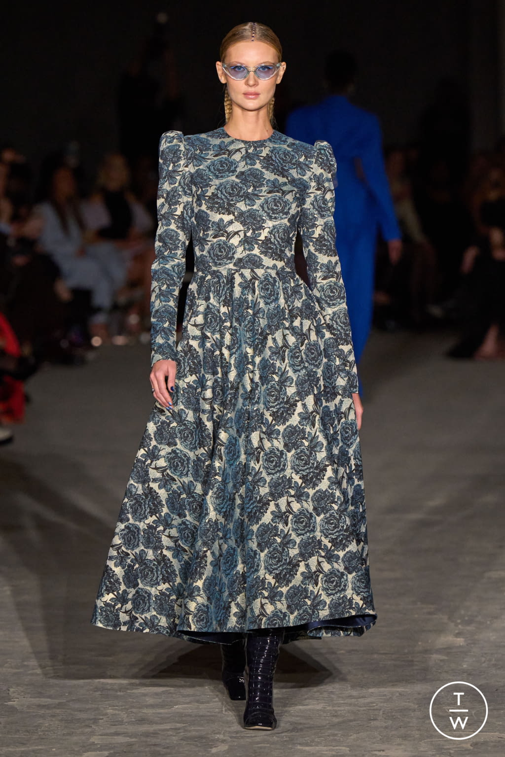 Fashion Week New York Fall/Winter 2022 look 23 from the Christian Siriano collection womenswear