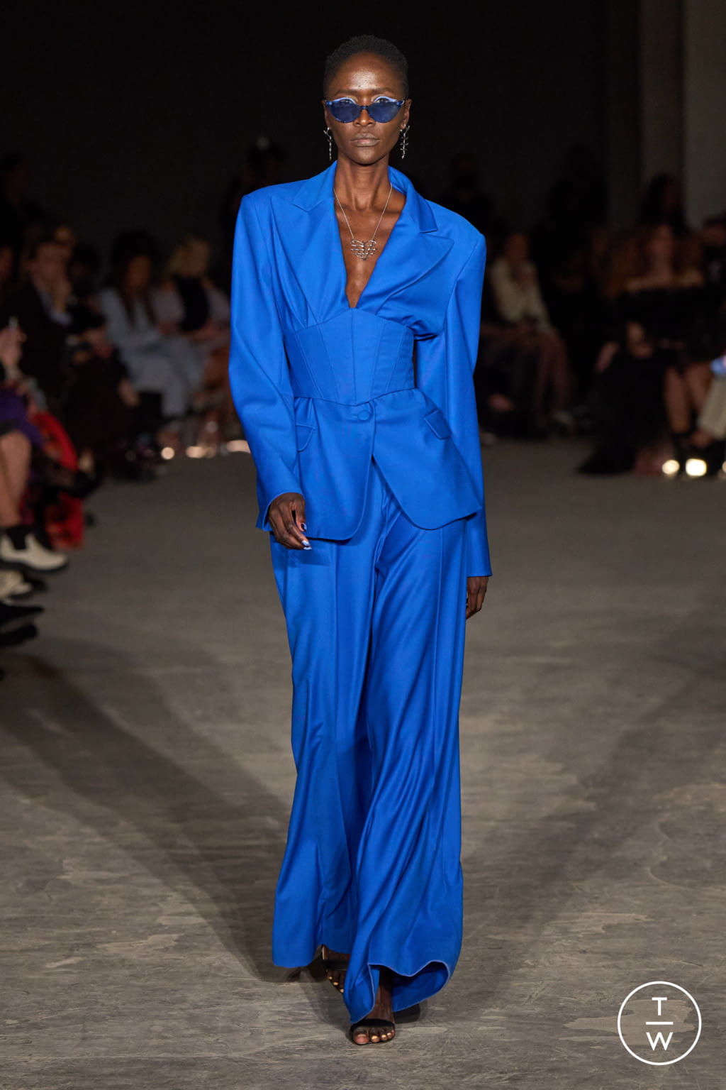 Fashion Week New York Fall/Winter 2022 look 25 from the Christian Siriano collection womenswear