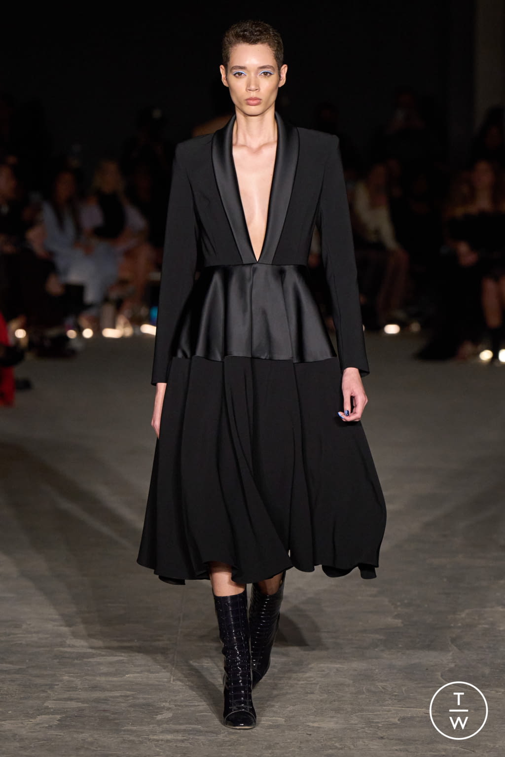 Fashion Week New York Fall/Winter 2022 look 32 from the Christian Siriano collection 女装
