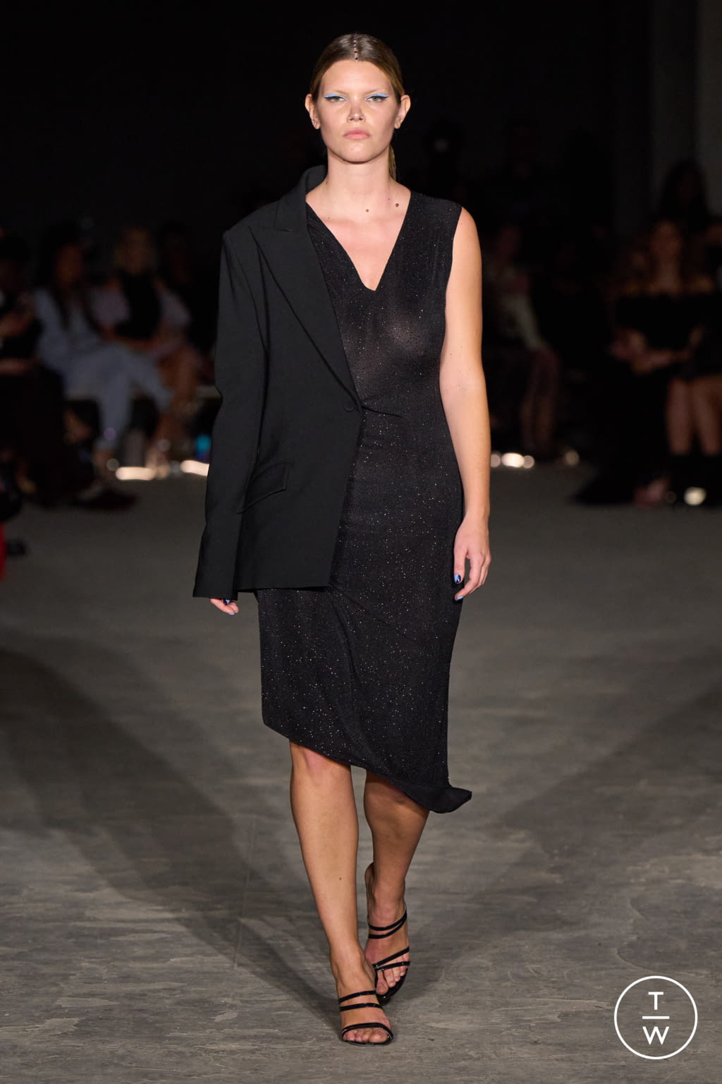 Fashion Week New York Fall/Winter 2022 look 38 from the Christian Siriano collection womenswear
