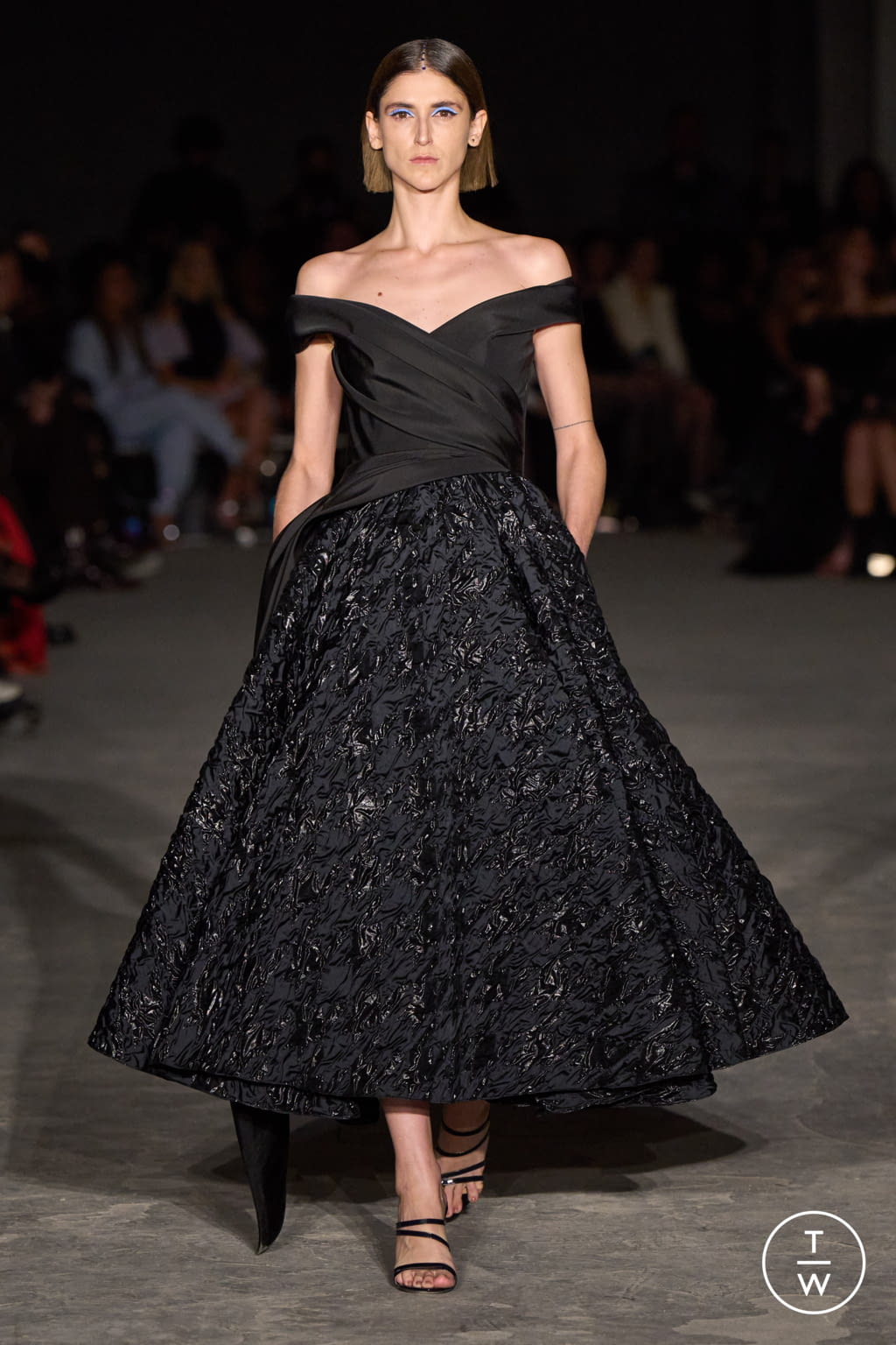 Fashion Week New York Fall/Winter 2022 look 45 from the Christian Siriano collection womenswear