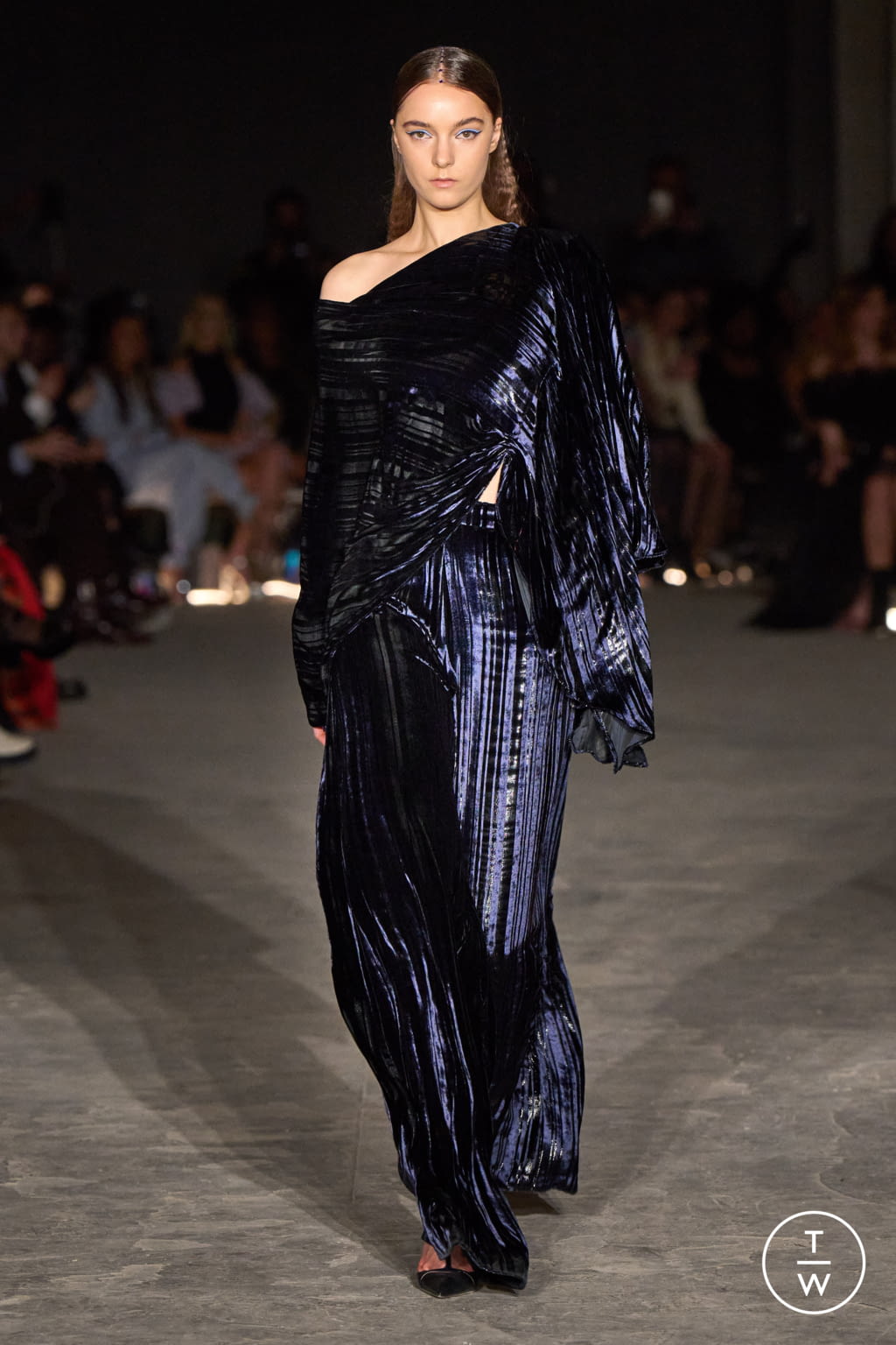 Fashion Week New York Fall/Winter 2022 look 46 from the Christian Siriano collection 女装