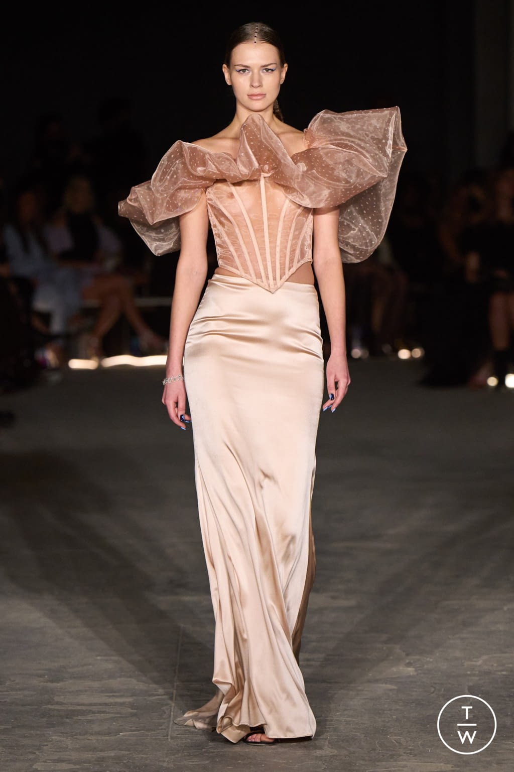 Fashion Week New York Fall/Winter 2022 look 61 from the Christian Siriano collection 女装