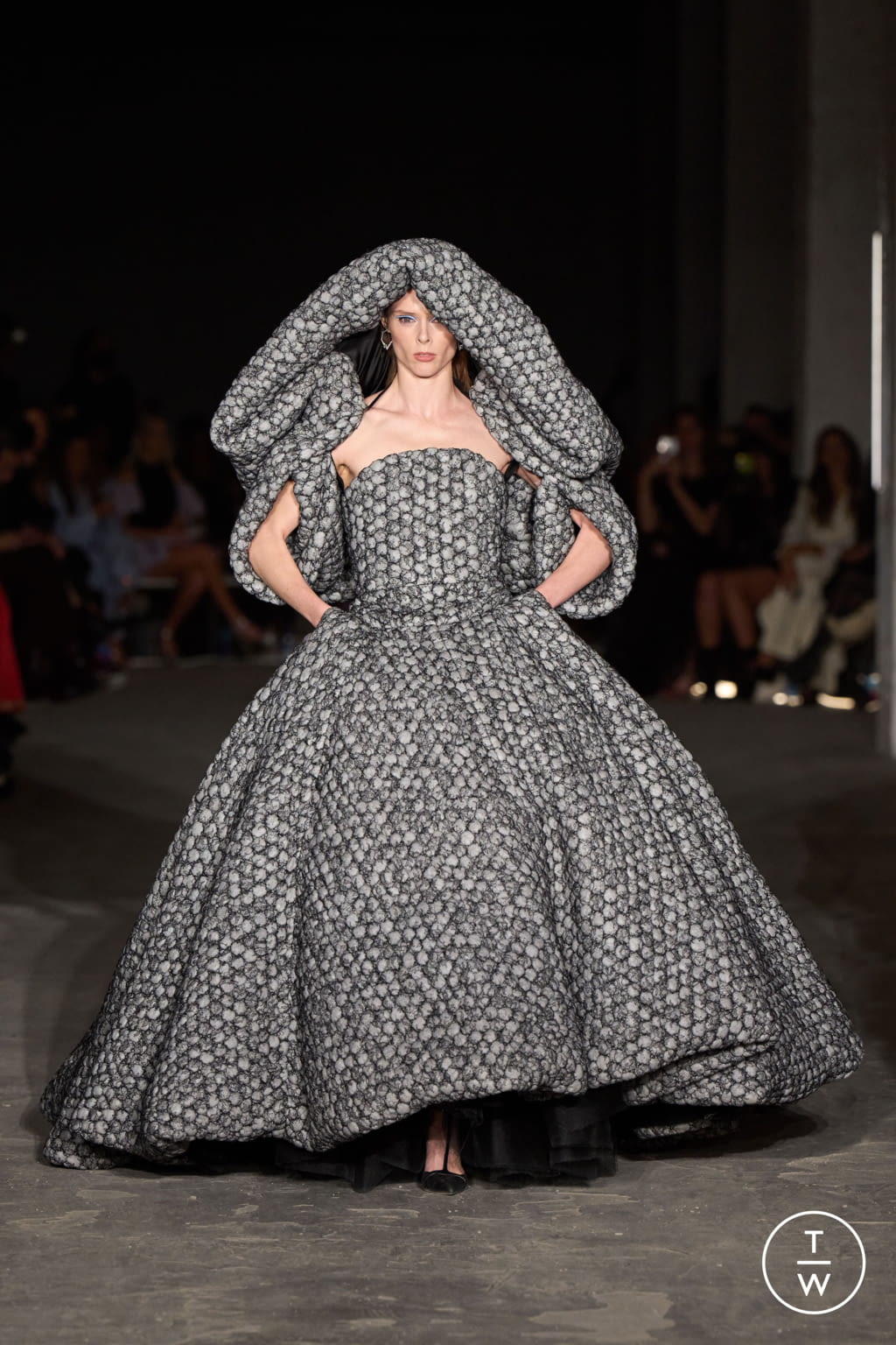 Fashion Week New York Fall/Winter 2022 look 66 from the Christian Siriano collection womenswear
