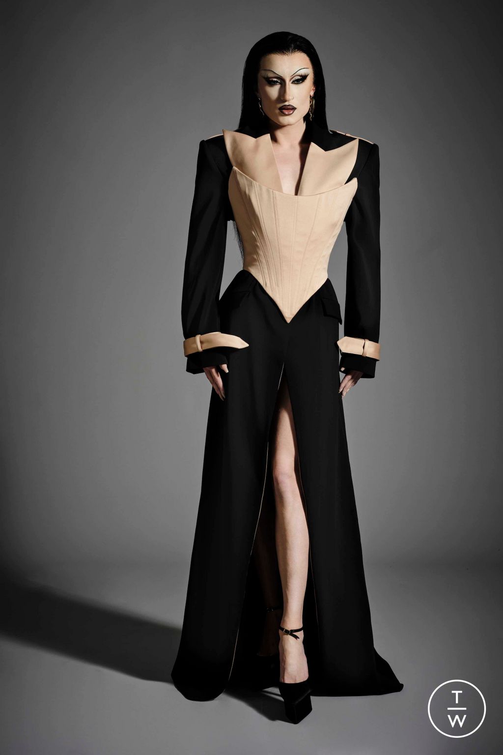 Fashion Week New York Resort 2025 look 11 de la collection Christian Siriano womenswear