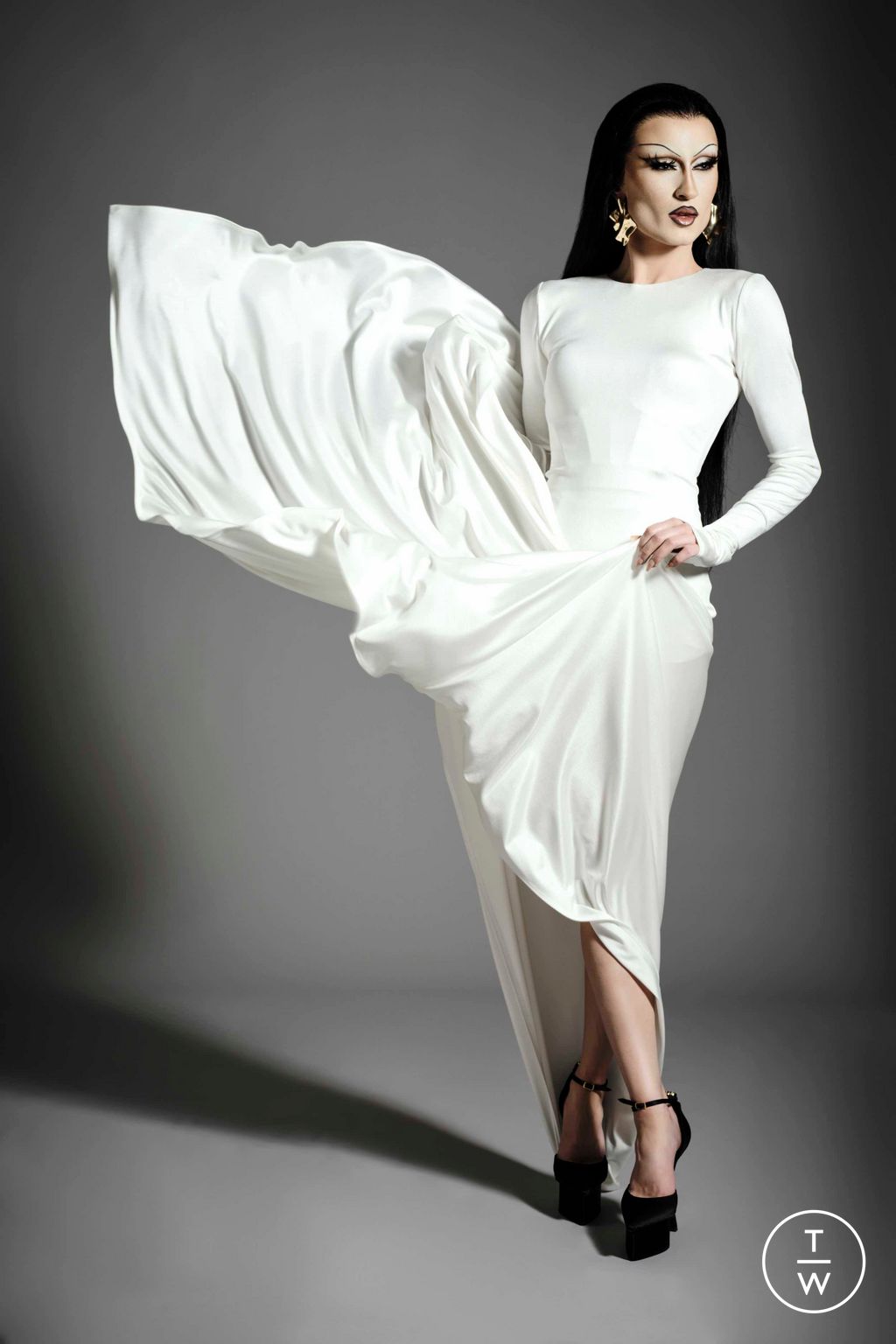 Fashion Week New York Resort 2025 look 16 from the Christian Siriano collection womenswear
