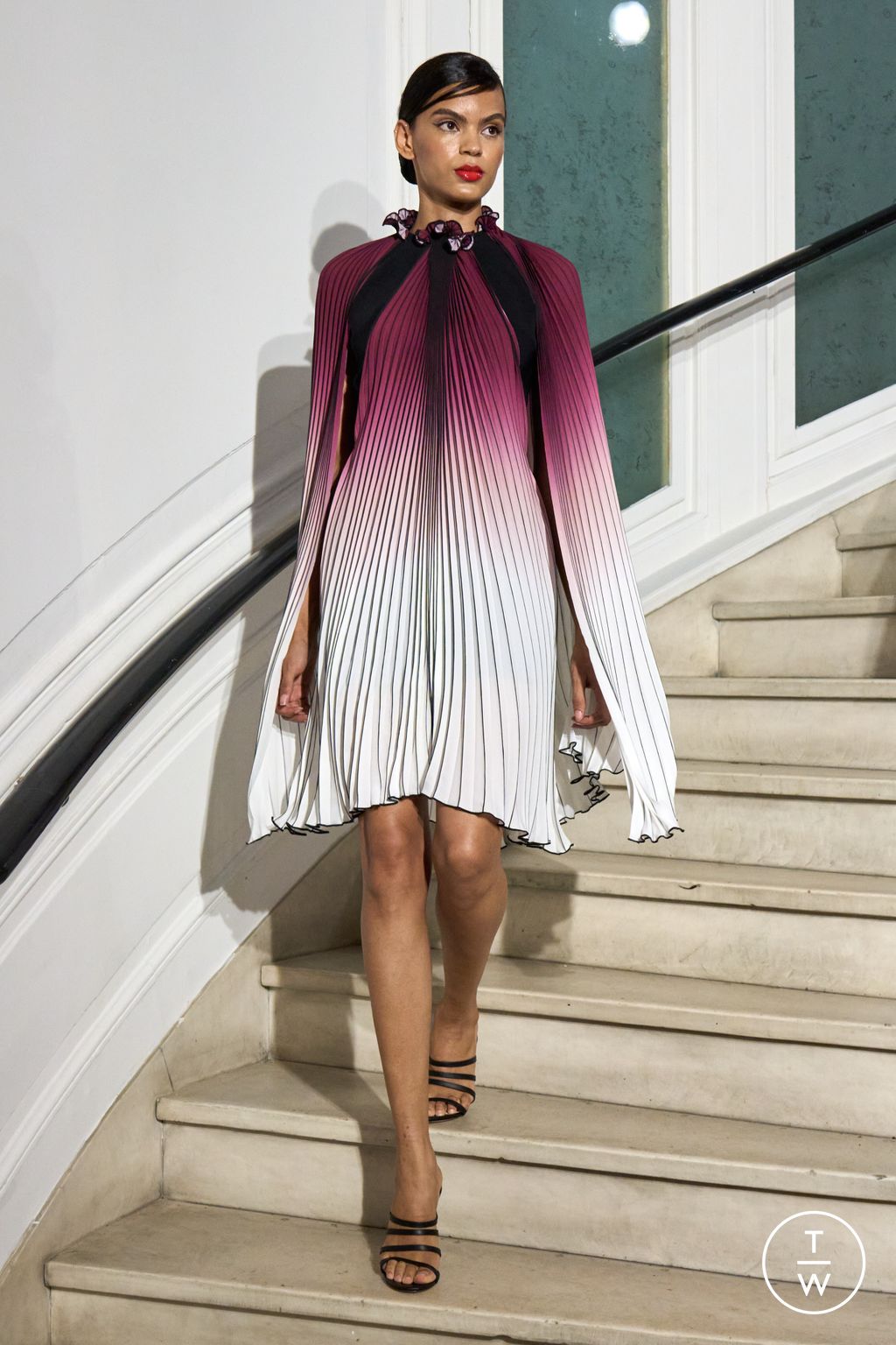 Fashion Week New York Spring/Summer 2023 look 29 from the Christian Siriano collection 女装