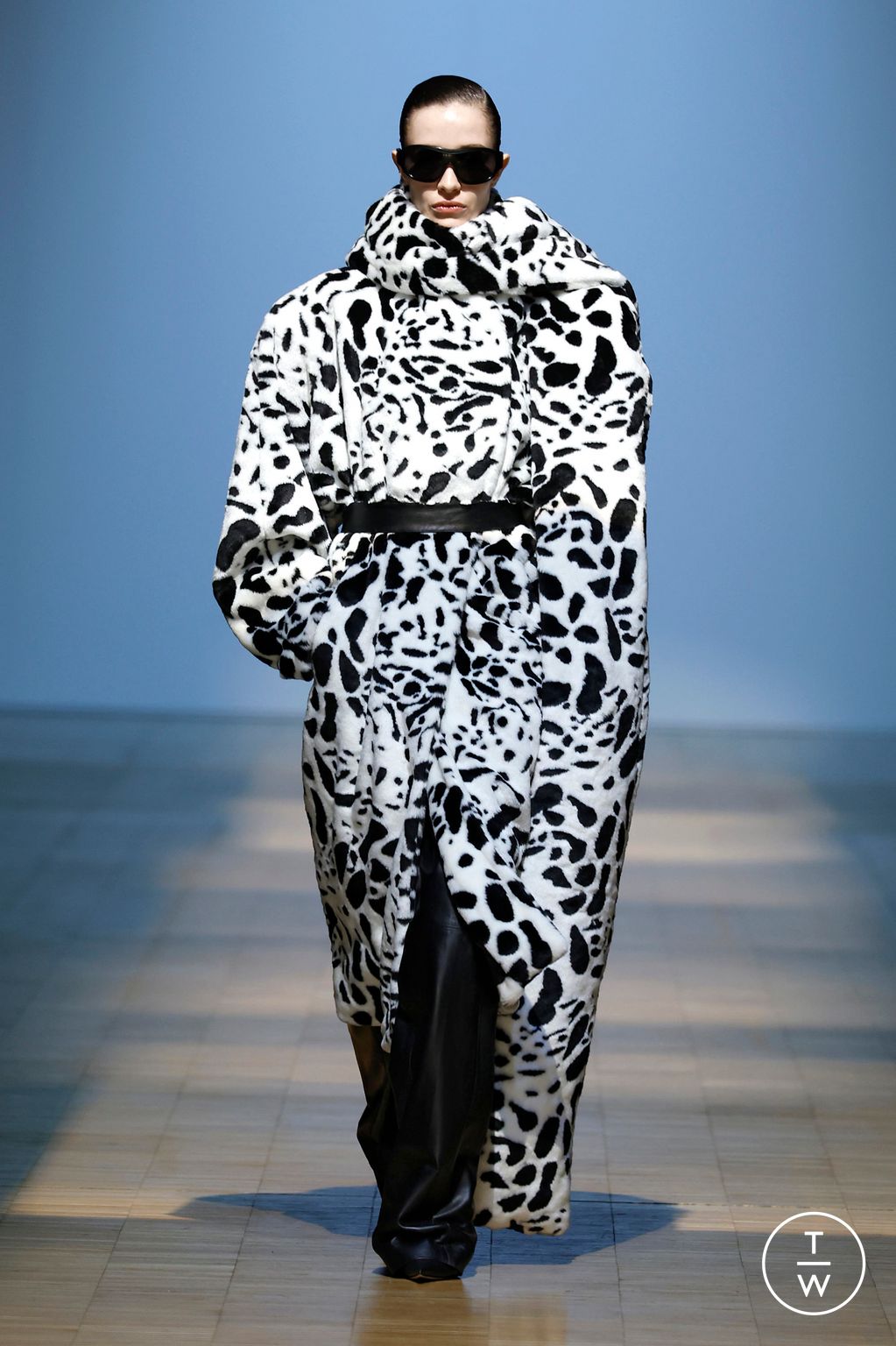 Fashion Week Paris Fall/Winter 2026 look 26 from the Situationist collection womenswear