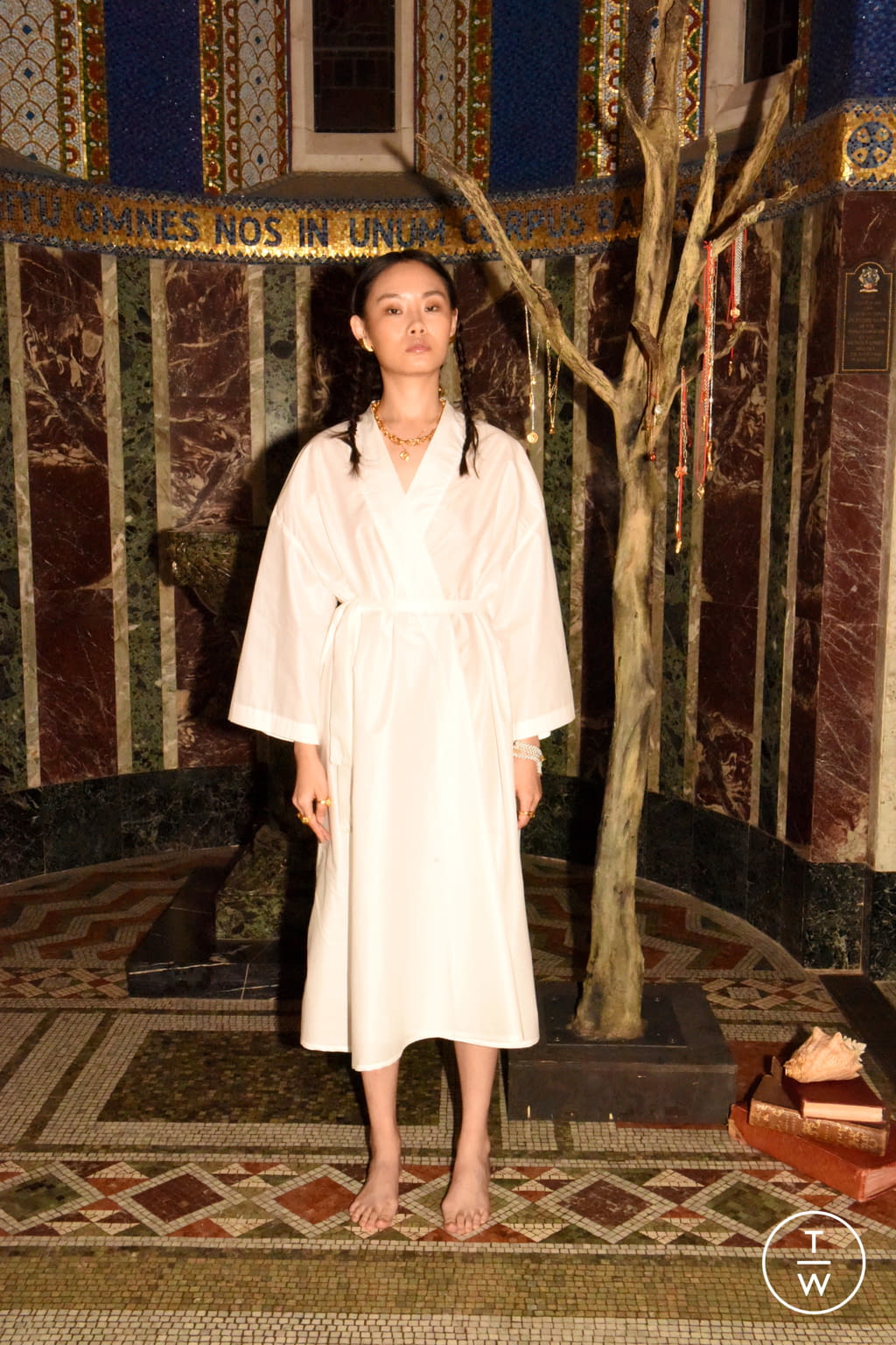 Fashion Week London Spring/Summer 2020 look 4 from the Alighieri collection 女装配饰