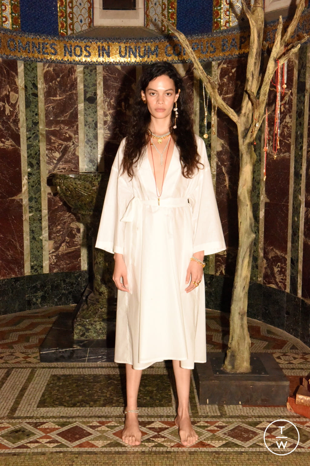 Fashion Week London Spring/Summer 2020 look 11 from the Alighieri collection 女装配饰