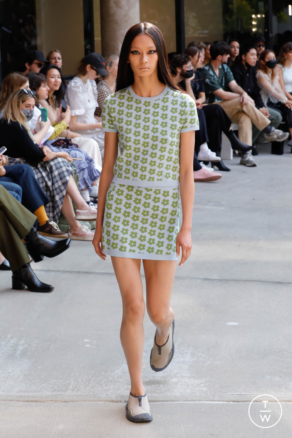 Fashion Week New York Spring/Summer 2022 look 5 de la collection Sandy Liang womenswear