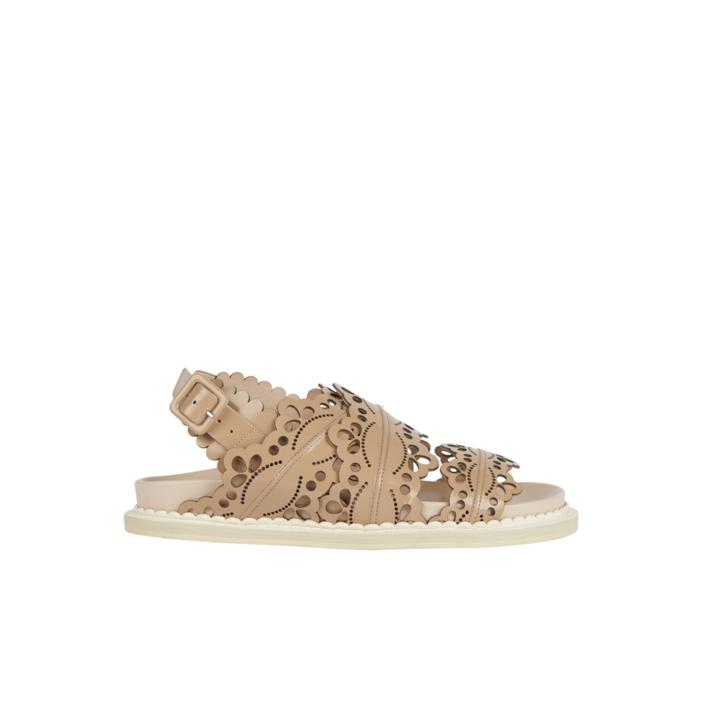 Fashion Week London Fall/Winter 2022 look 24 from the Simone Rocha collection 女装配饰