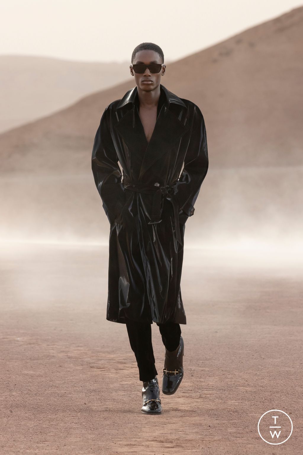 Fashion Week Paris Spring/Summer 2023 look 38 from the Saint Laurent collection menswear