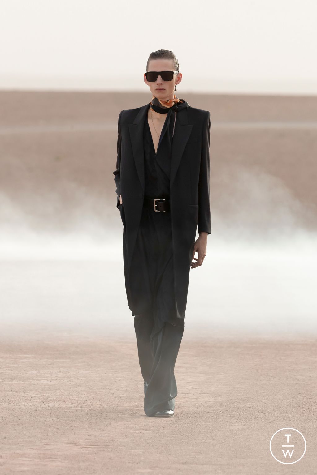 Fashion Week Paris Spring/Summer 2023 look 45 from the Saint Laurent collection 男装